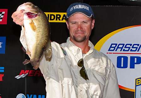 Jeff Avery tied Brent Broderick for ninth place on the pro side with 21-7.
