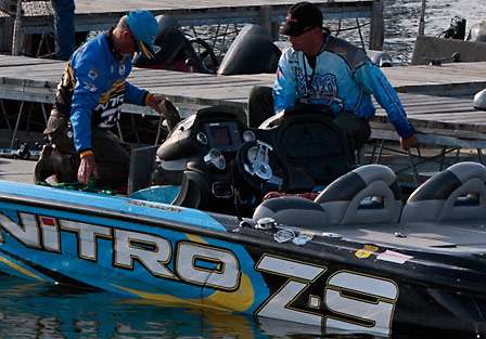 Bassmaster Elite Series pro Rick Clunn takes the fish from his livewell and places them in the Berkley bag for transport to the weigh-in area.