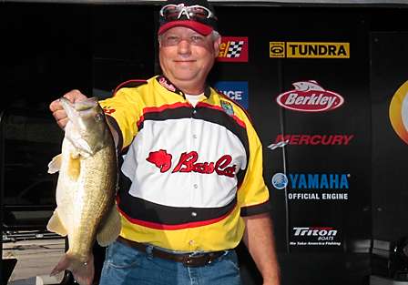 Rocky Cummings would finish 8th on the co-angler side of the tournament with 14-14.