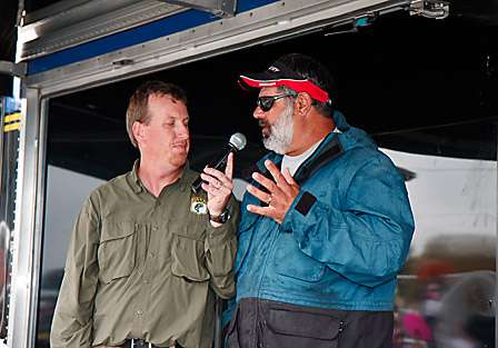 Peter Thliveros explains to the fans what is taking place on the lake and adjustments he will make on Day Two.