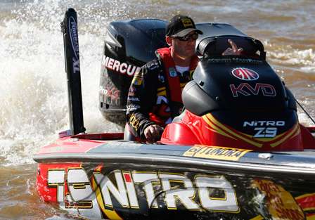 Kevin VanDam motions to his truck driver while loading his boat at the end of the day.