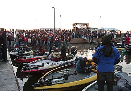 Anticipation grew as time for the official launch of Day One of the 2009 Bassmaster Classic neared. 