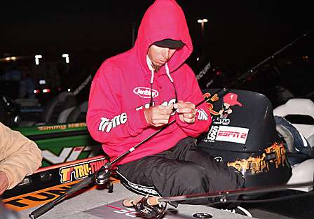 Michael Iaconelli makes final changes to his gear before being towed to the ramp for launch.