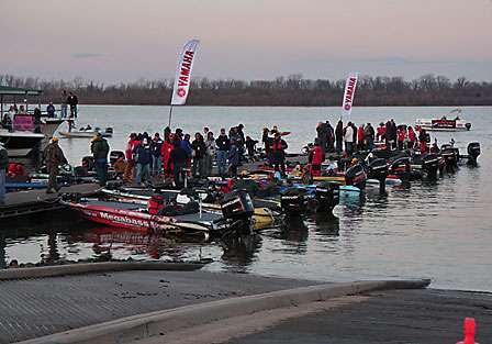 The back of the field is shifted to the opposite dock on Day Two. Media finishes up final interviews and photos before the anglers hit the Red River for Day Two.