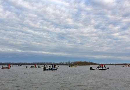 Heavy boat traffic followed the leaders on Day Two of the 2009 Bassmaster Classic.