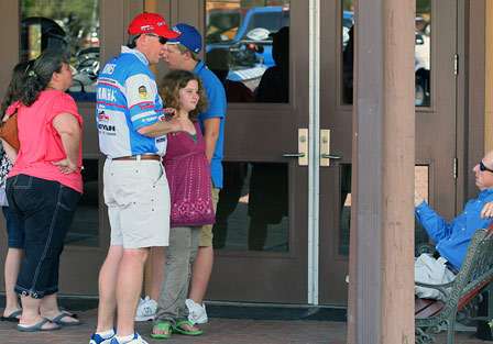 Bassmaster Classic champion Alton Jones and family stopped to visit with BASS Tournament Director Trip Weldon before going inside for the angler's dinner.