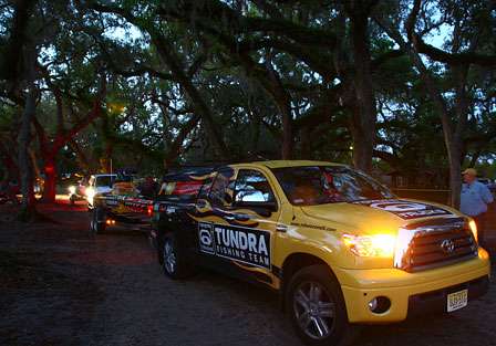 A canopy of live oaks line the drive to the boat ramp as several Citrus Slam contenders wait on their time to launch. 
