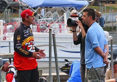 Kevin VanDam does an interview with ESPN's Mark Zona after taking the lead in the Citrus Slam with a three-day weight of 49 pounds, 1 ounce. 
