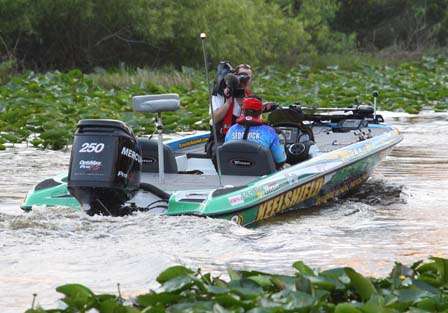 Ray Sedgewick idles away from Mack's Fish Camp for the final day of competition.