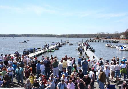 The crowd starts to gather as the first anglers return from the final day of fishing the Bassmaster Northern Open presented by Oakley.