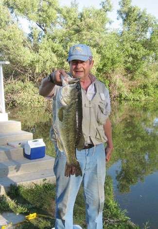 <strong>Alejando Rosas Romandia</strong>
<p>
	11 pounds 9 ounces<br />
	Private Pond, Mexico</p>
