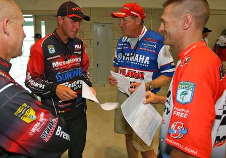 Brent Chapman, Alton Jones and Randy Howell congratulate Aaron Martens on his win in the previous Elite Series event held on Lake Guntersville.