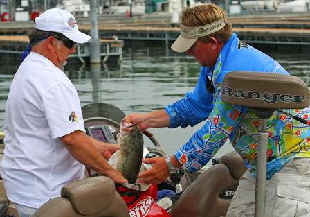 J Todd Tucker, with the help of his Day One Marshal John Spainhoward, sacks his fish at the end of Day One. Tucker is in 15th place with 22 pounds, 3 ounces. 