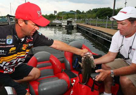 VanDam sacks his fish before quickly heading to the scales.