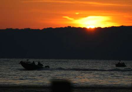 As the sun rises on a beautiful day of fishing on Kentucky Lake, competitors make their way towards check-in.