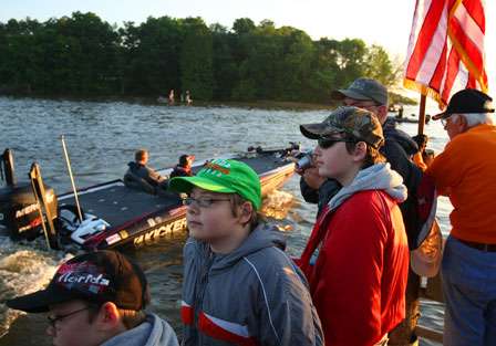 Young fans watch as Britt Myers and the rest of the Elite Series field take to the waters of Kentucky Lake on Day Three.