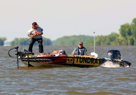 Mike Iaconelli fights a fish to the boat early on Day Three.