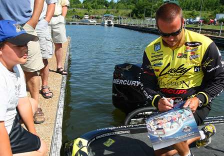 Skeet Reese signed autographs on the dock before bagging his fish.