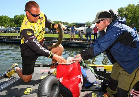 Skeet Reese moved to 2nd place after Day Three of the SpongeTech Tennessee Triumph with 71 pounds, 14 ounces.