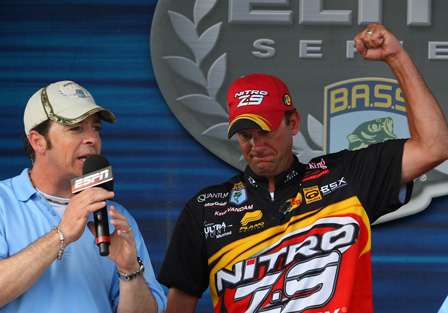 Kevin VanDam gives a fist pump after claiming the hot seat on the final day.