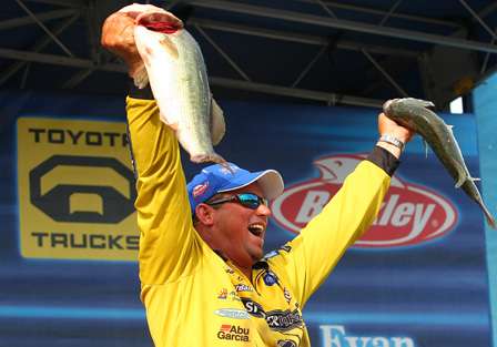 After winning at Kentucky Lake fishing deep, Bobby Lane rides momentum and a skinny-water bite when it comes to the Mississippi River. This Florida pro stands a good chance to keep rising into the postseason.