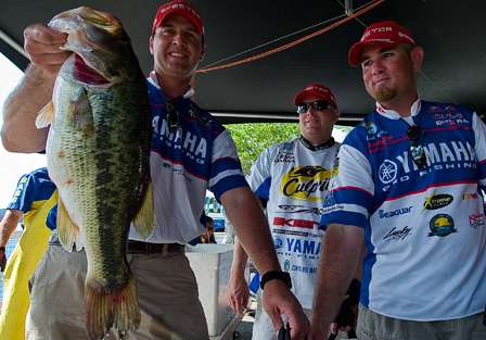 Todd Faircloth has quietly risen to within striking distance of redemption after letting last year's title slip away at the last tournament, but a 41st at Kentucky Lake didn't help close the distance.