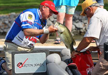 Alton Jones has had a very solid season, but still resides in the shadow of the giants ahead of him. The next tournament on the Mississippi River offers the biggest chance for the leaders to stumble, but Jones will need to capitalize.