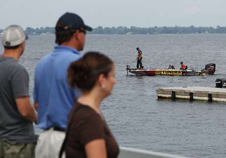 Fans look on as Michael Iaconelli and other competitors make their way back to the dock.