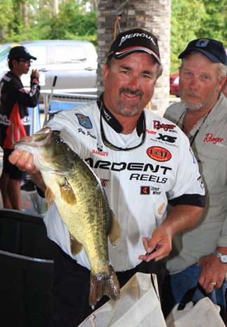 Elite Series pro Pete Ponds holds up his kicker bass before stepping on stage to get an official weight.