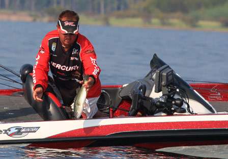 Johnston is now starting cull out larger bass from his limit. After this release he made a move back to another key piece of structure where he started Day Three.