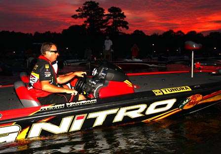 Kevin VanDam starts with a slim lead in the Toyota Tundra Bassmaster Angler of the Year standings.