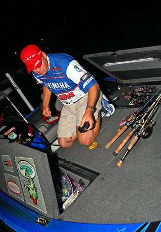 Alton Jones prepares his tackle for the second and final day on Lake Jordan. He needs to big day to put himself in a position to win Toyota Tundra Bassmaster Angler of the Year.