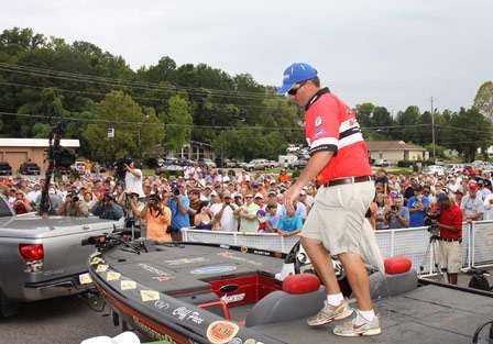 Elite pro Cliff Pace carries his limit from his boat to the weigh-in stage.