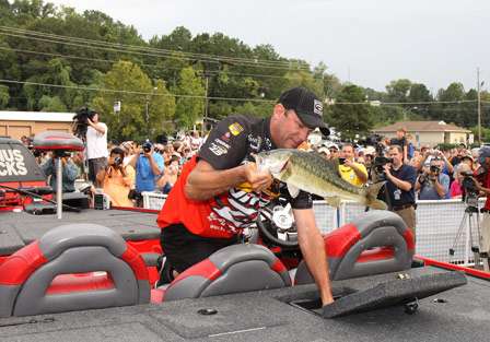 Kevin VanDam pulls one of his largest fish from the live well before showing it to the cheering crowd.