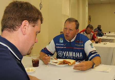 Bassmaster Elite Series pro Alton Jones enjoys his meal as he continues to field questions from the various media outlets.