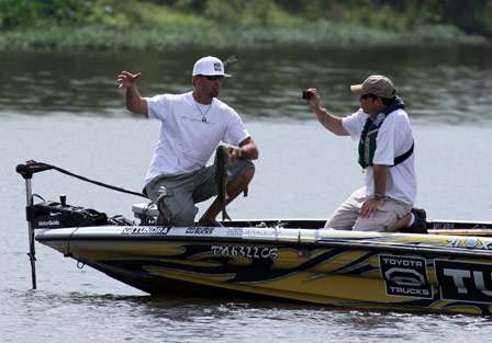 Elite Series pro Gerald Swindle gives an interview to Bassmaster emcee Keith Alan as the 