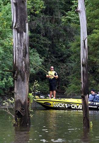 Around 10 a.m., Reese moved to Jackson Lake, a pocket off the Alabama River.