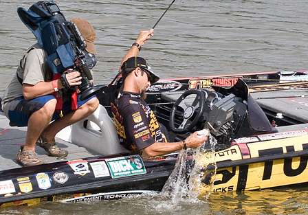 With a big splash, Iaconelli pulls his final keeper out of the water on Friday.
