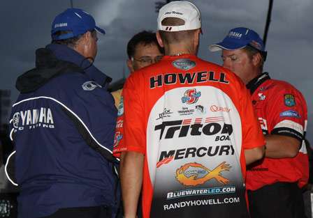 A group of Elite Series pros do the math back stage as Kevin VanDam weighs in.