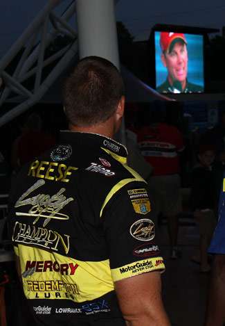 Elite pro Skeet Reese stands back stage and watches as Kevin VanDam gets his
weight and talks about his two days on the Alabama River.