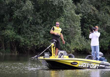 Elite pro Skeet Reese made a lot of moves early as he had lost the opportunity at the early bite. The anglers launched at 9:00 am.