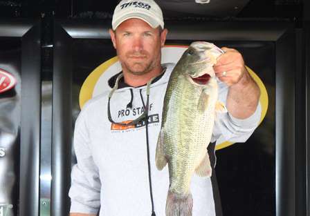 Scott Lakey tied for the big bass at 6 pounds even.