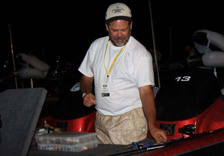 Don Denault was found tying on baits in a hurry, soon be launched in the first flight.