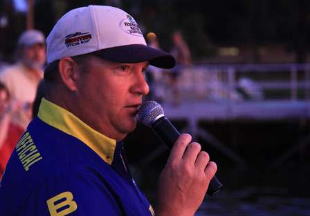 BASS Federation Nation tournament director Jon Stewart addresses the anglers prior to invocation and the playing of the national anthem.