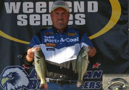 Phil Hennigan's 17.36-pound two-day total was enough to put him in fourth place.