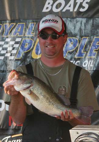 Brian Bishop's 5.93-pound bass captured the big bass on the boater side and helped him move into the top-10 in seventh place.