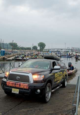 The world's top anglers are getting ready for a big day on the lake.