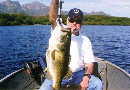 <strong>Doyle Hendrix</strong>
<p>
	11 pounds, 8 ounces<br />
	Lake El Salto, Mexico<br />
	<b>Lure:</b> 8-inch lizard (green)</p>
