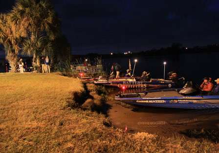 Boats begin to gather behind the Bassmaster stage on the Kissimmee River, getting ready for Day Two of the first Southern Open of 2010.
