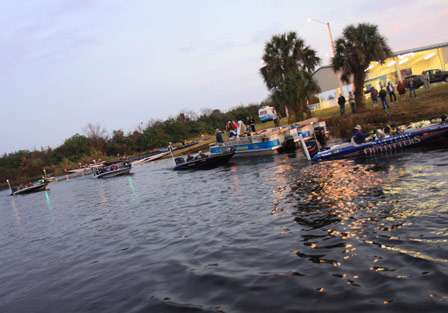 The rest of the first flight ease through the inspection line before taking to Lake Okeechobee to decide the first champion on the 2010 Bassmaster Southern Opens.